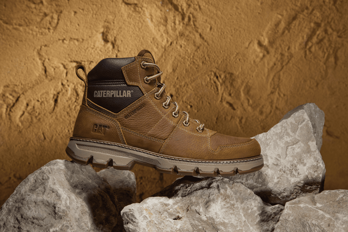Botas casuales CAT para hombre en color café - CAT El Salvador